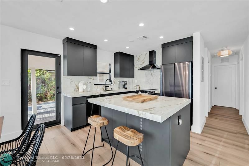 Property Photo: 2029 NE 30th St FL 33306