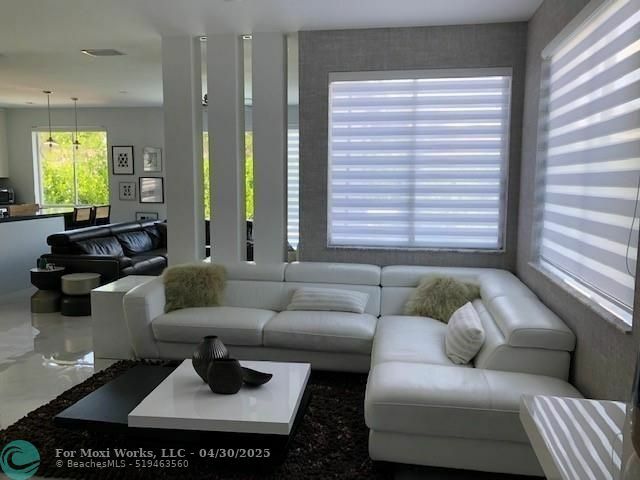 Property Photo: 4360 Dogwood Cir FL 33331