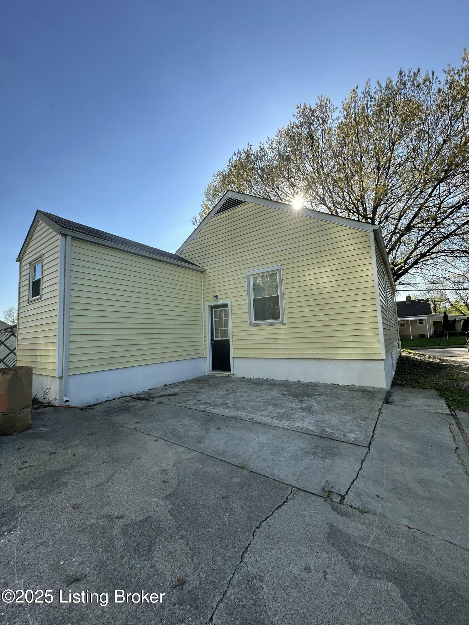 Property Photo: 2411 S 5th St KY 40208