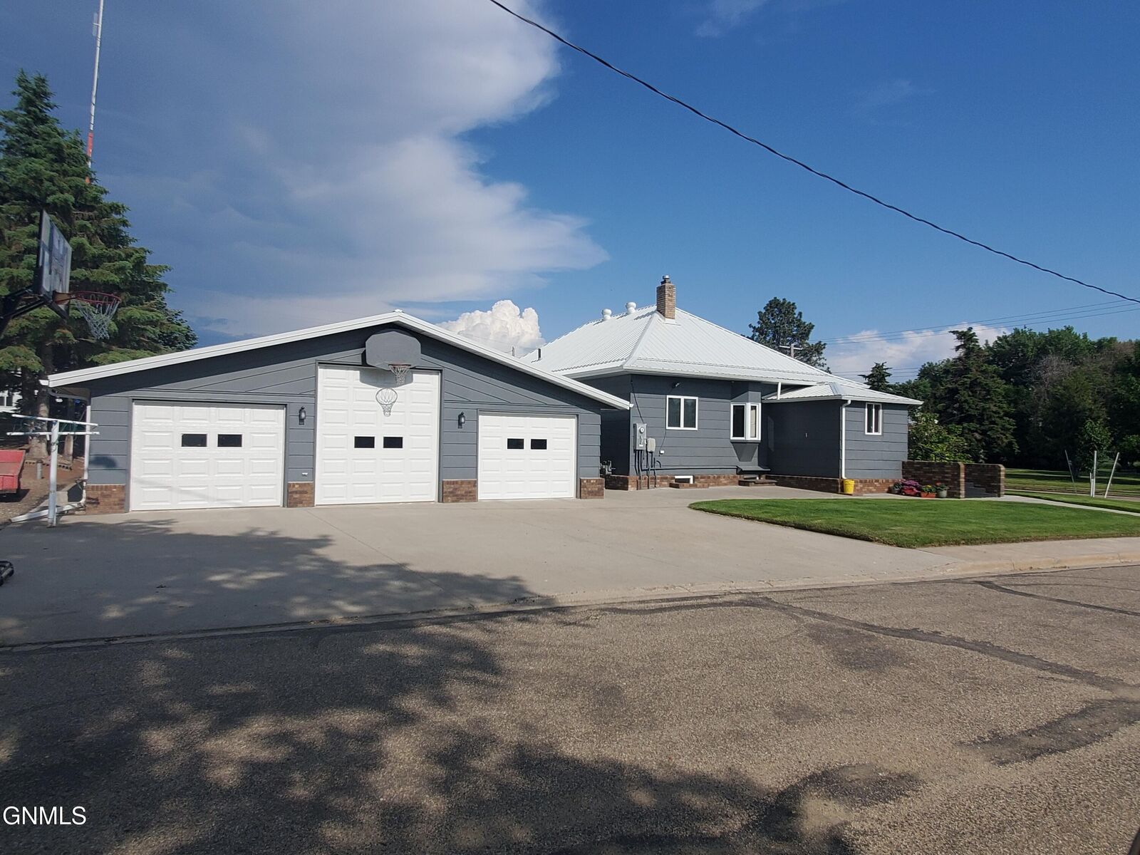 Property Photo: 200 Sampson Avenue W ND 58552