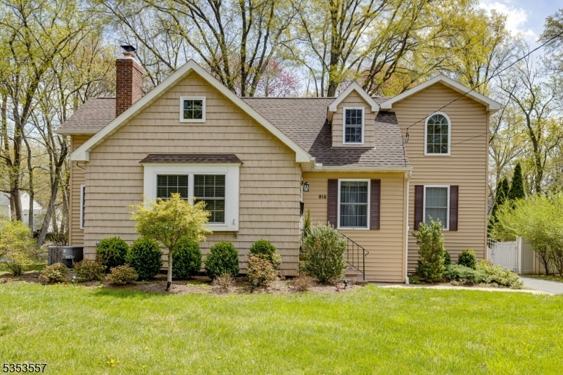 Property Photo: 816 E Broad St NJ 07090