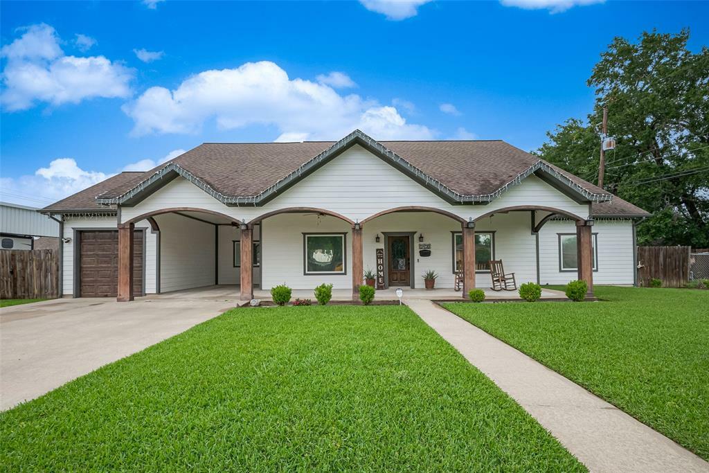 Property Photo: 1416 Cranbrook Way TX 77502