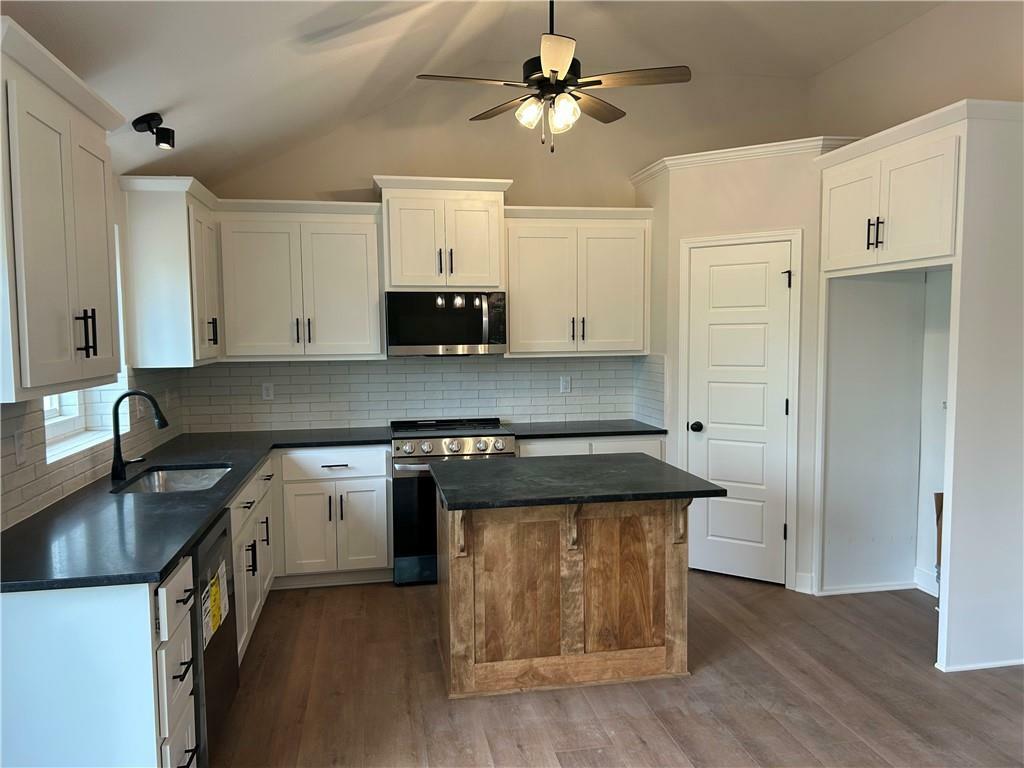 Property Photo: 16108 Harris Avenue MO 64012