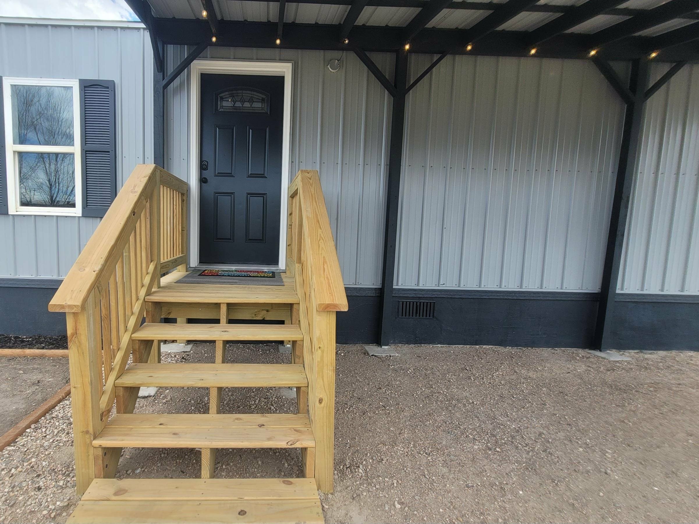 Property Photo: 2801 1/2 W 6th St NE 69101