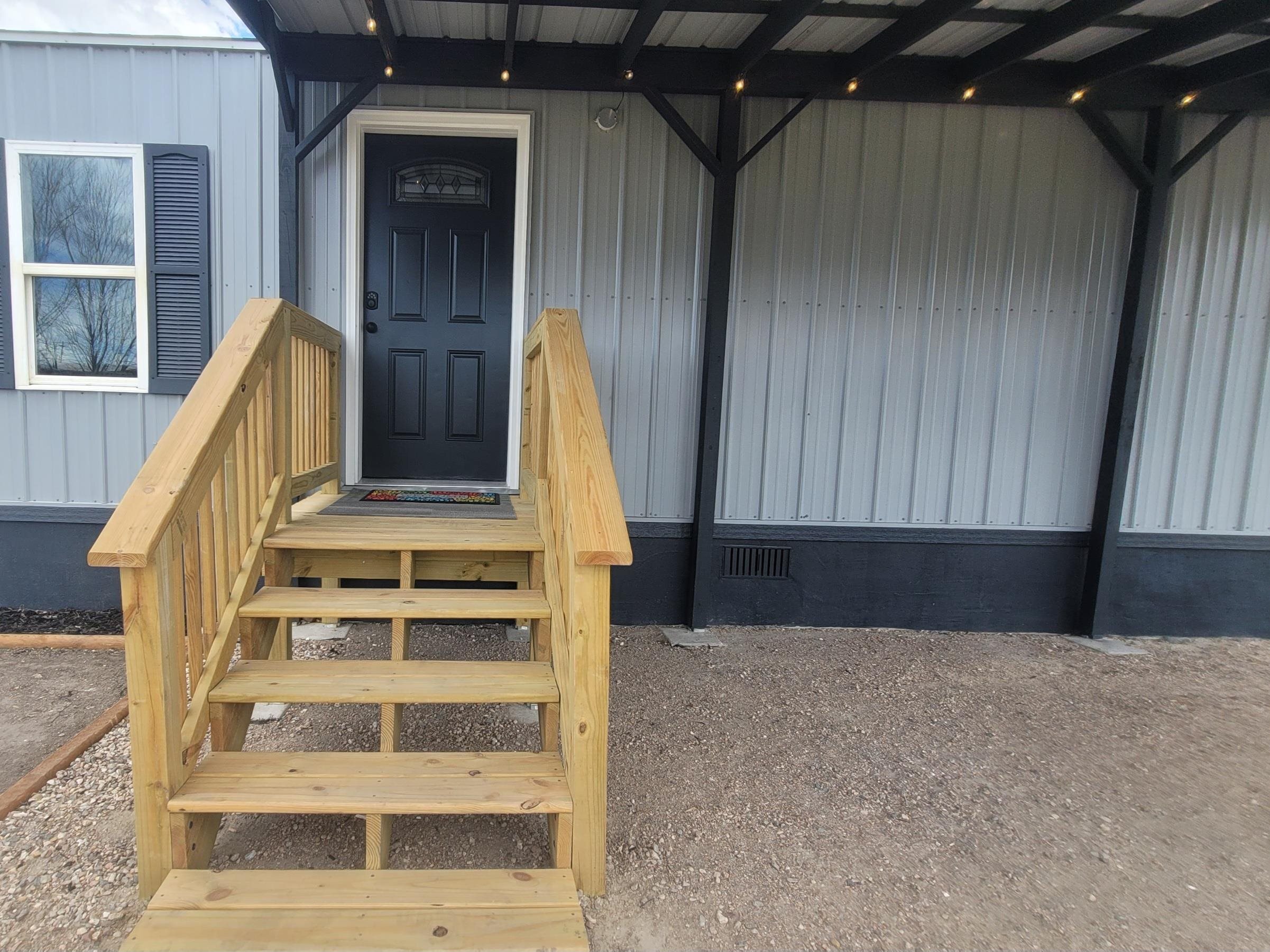 Property Photo: 2801 1/2 W 6th St NE 69101