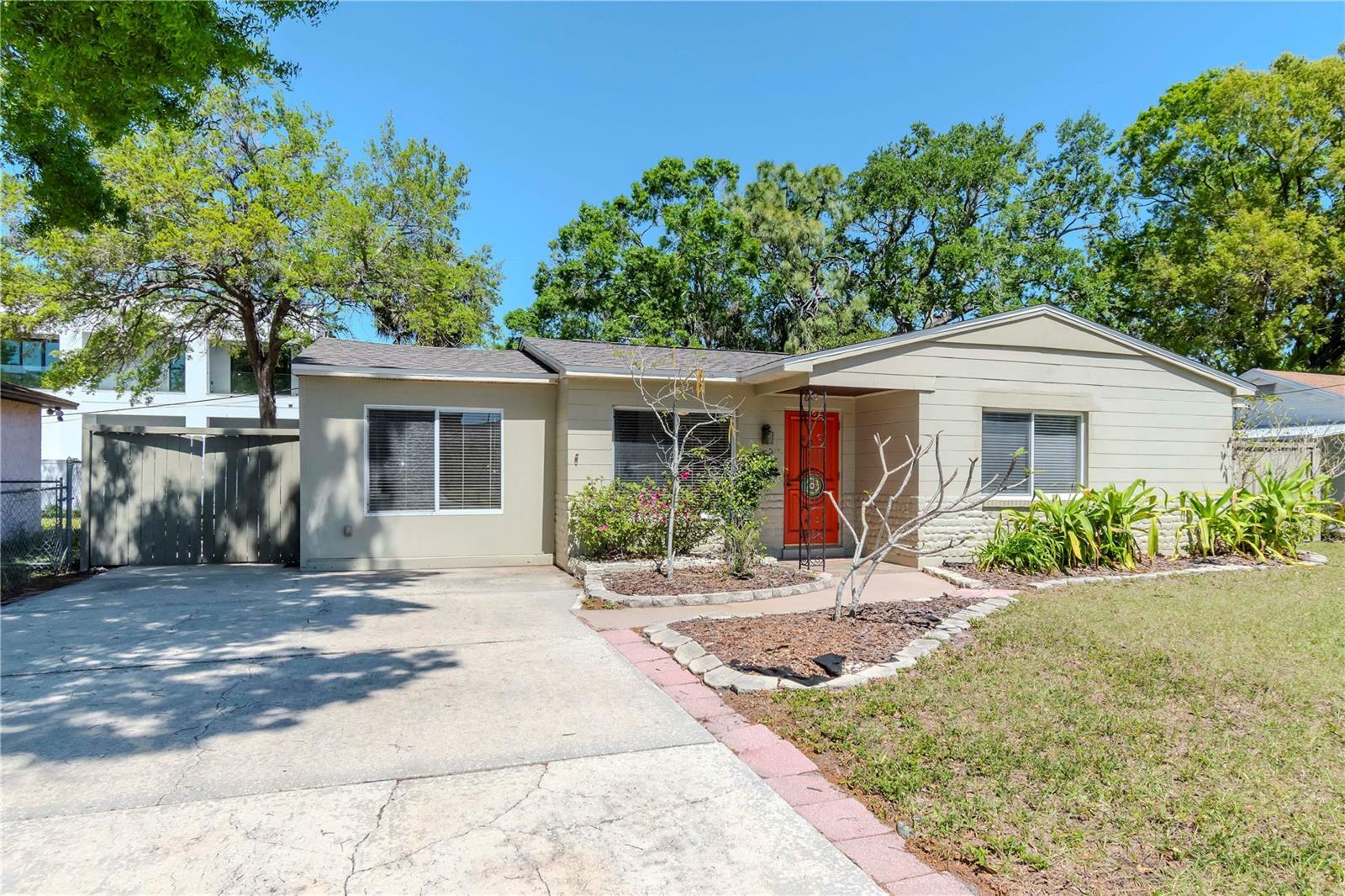 Property Photo: 4425 W Bay Villa Avenue FL 33611