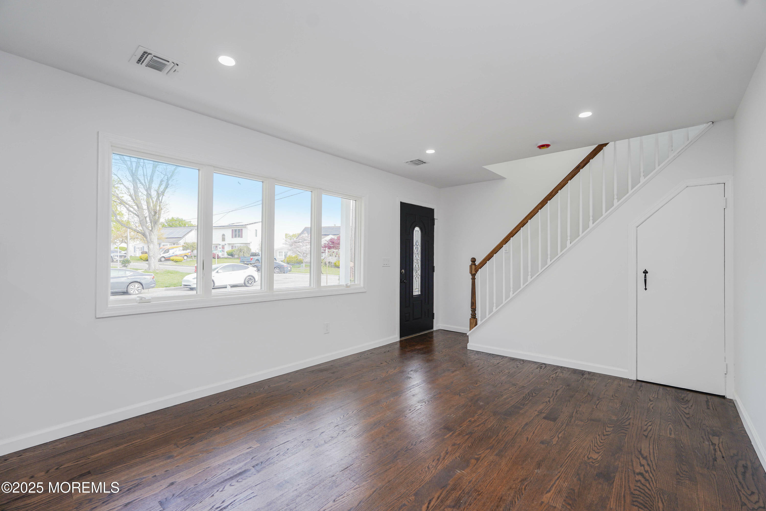 Property Photo:  2 Buttonwood Drive  NJ 08859 