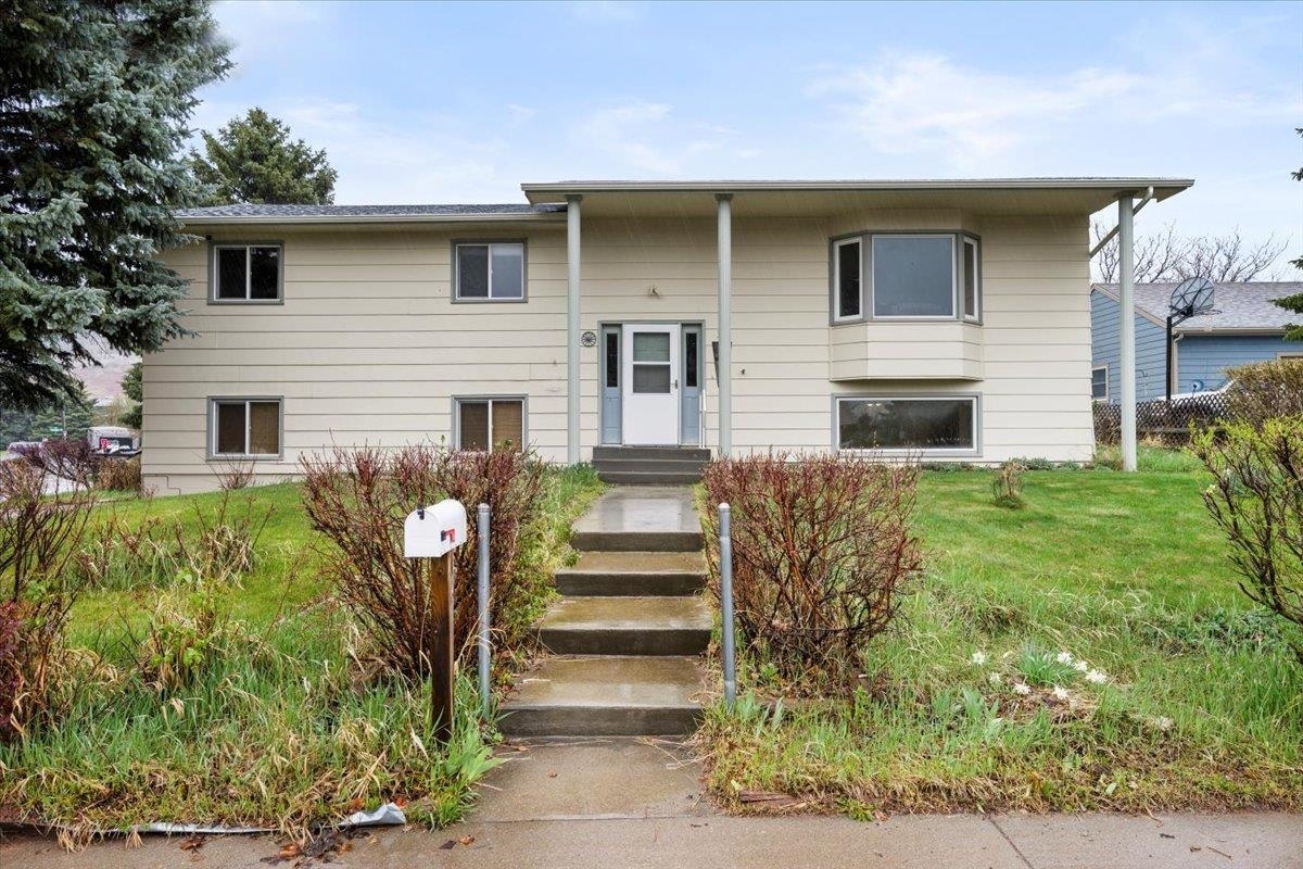 Property Photo: 1314 Cardinal Ct. SD 57783-2043