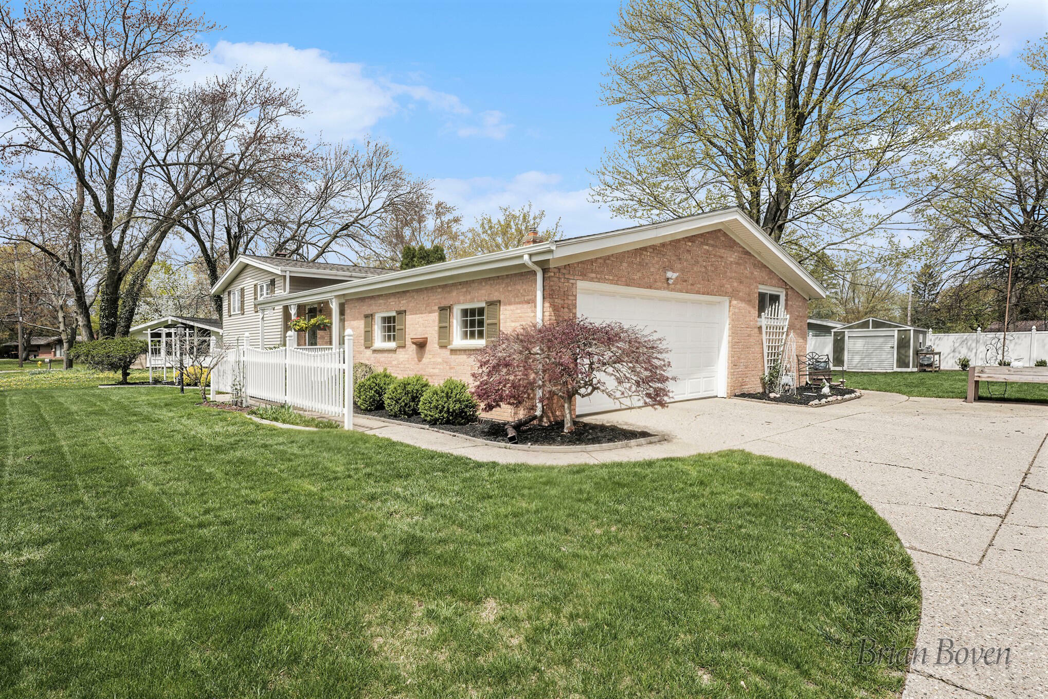 Property Photo: 4291 Castle Drive SE MI 49546