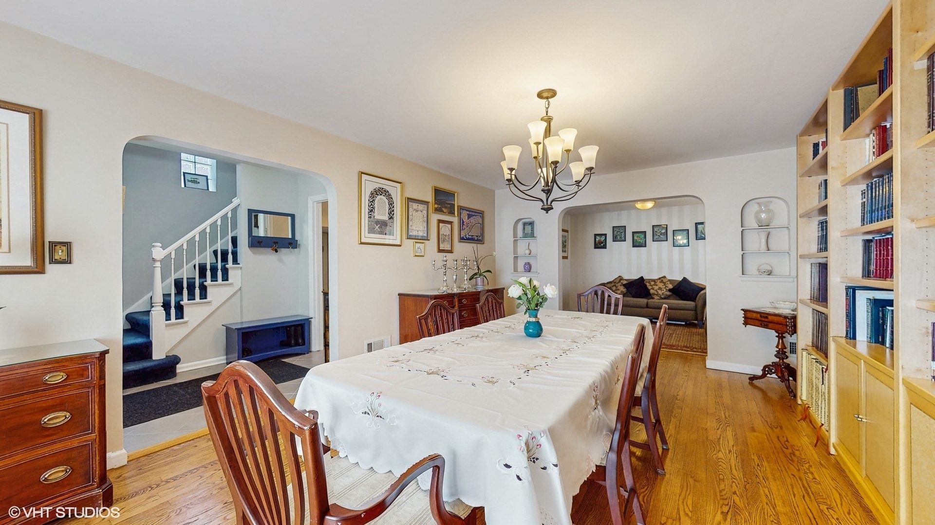 Property Photo: 2732 W Chase Avenue IL 60645