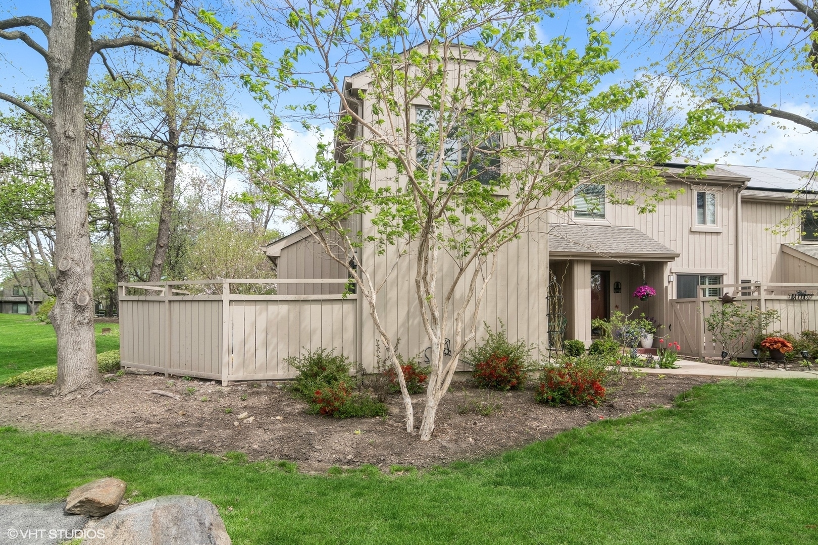 Property Photo: 571 N Old Barn Road IL 60010