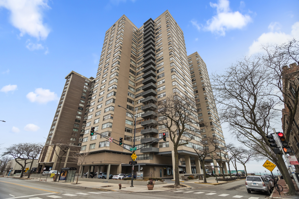 Property Photo: 6301 N Sheridan Road 14D IL 60660