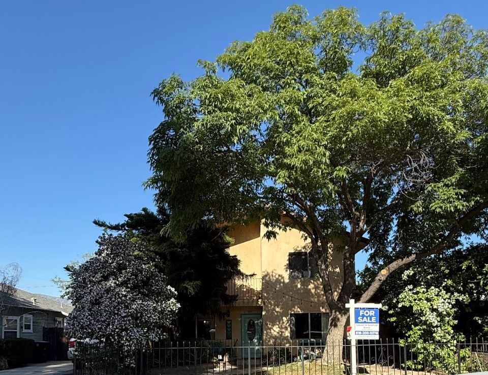 Property Photo:  142 N Brighton Street  CA 91506 