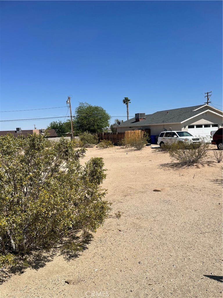 Property Photo: 33 Encelia Avenue CA 92277