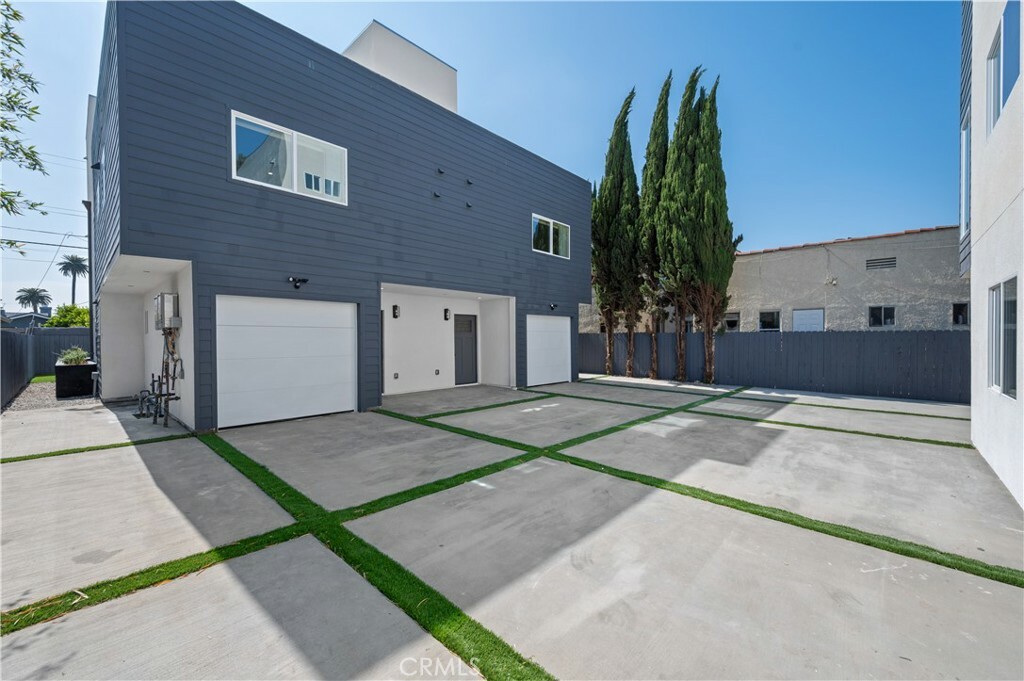 Property Photo: 2937 West Boulevard CA 90016