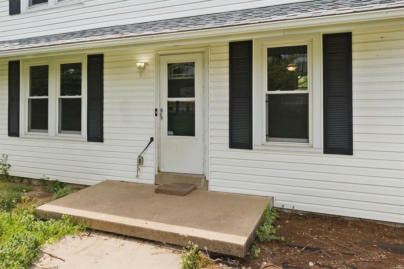Property Photo: 1003 Frontage Road IL 62234