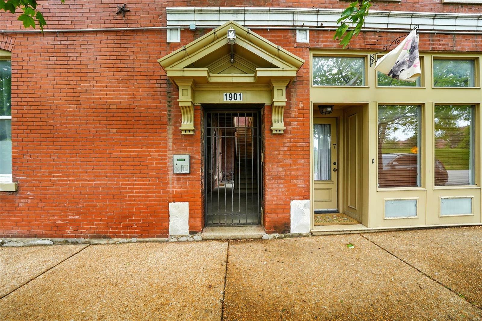 Property Photo: 1901 Utah Street 9 MO 63118