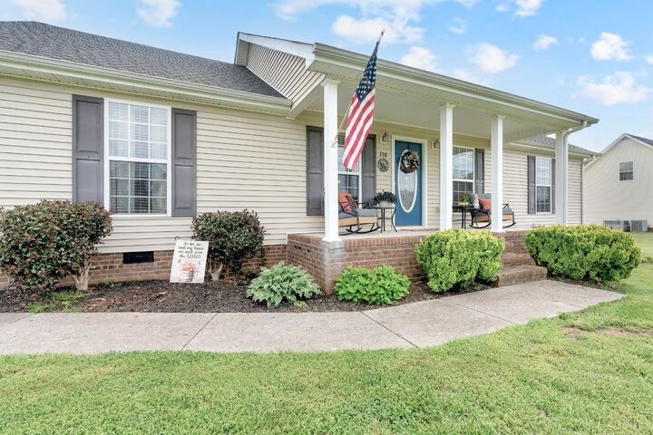 Property Photo: 110 Broomsage Cir TN 37180