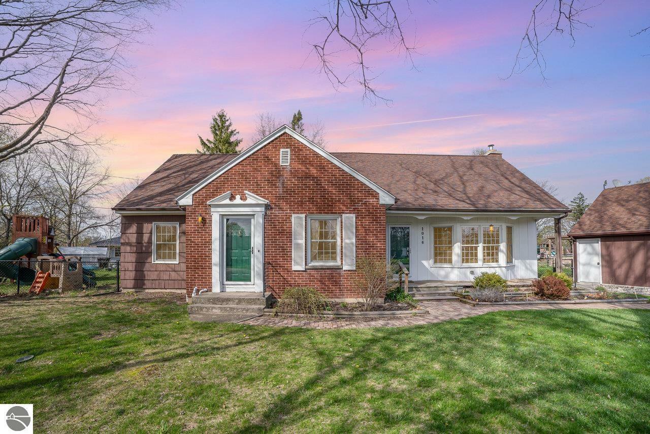 Property Photo:  1016 Argyle Court  MI 48801 