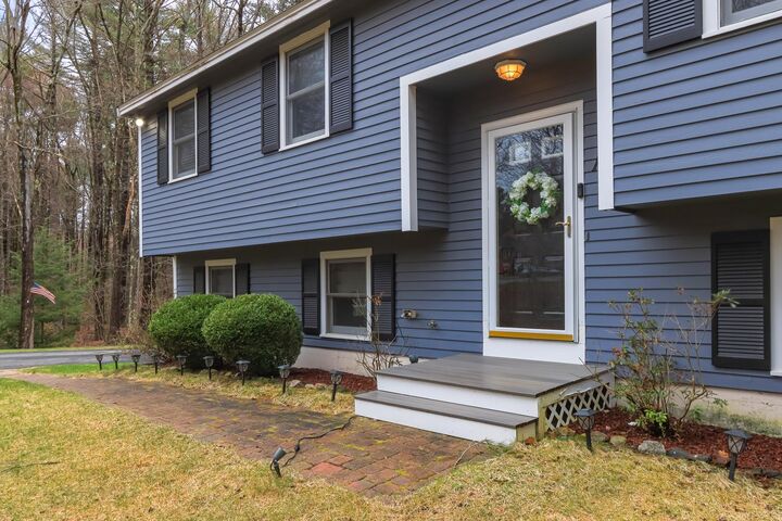 Property Photo: 14 Settlers Lane NH 03038