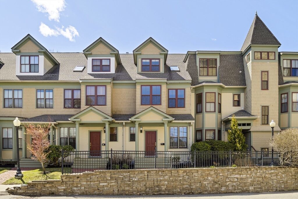 Property Photo:  21 Weston Ave 21  MA 02144 