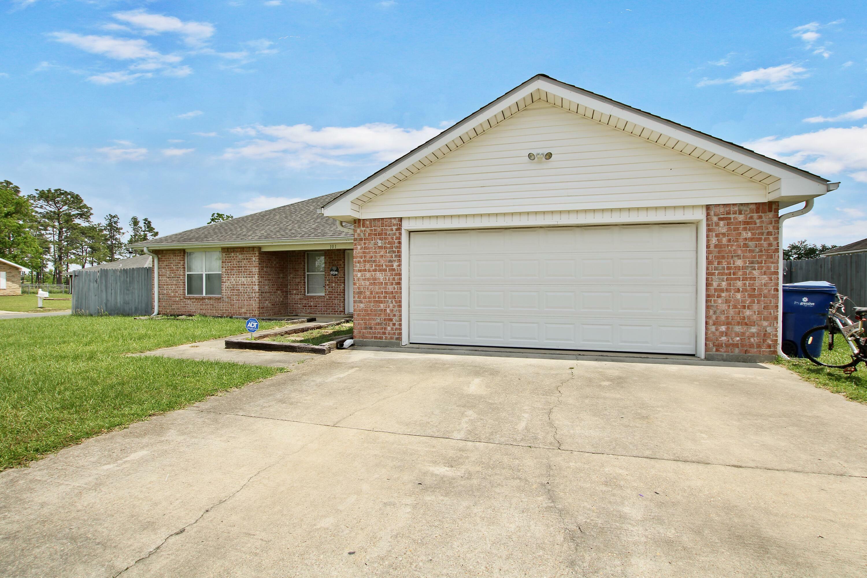 Property Photo: 101 Mayhaw St LA 70634