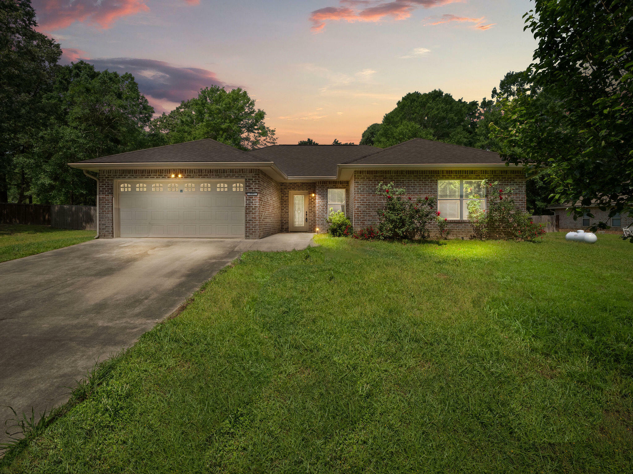 Property Photo: 595 Lewis Perkins Rd LA 71446