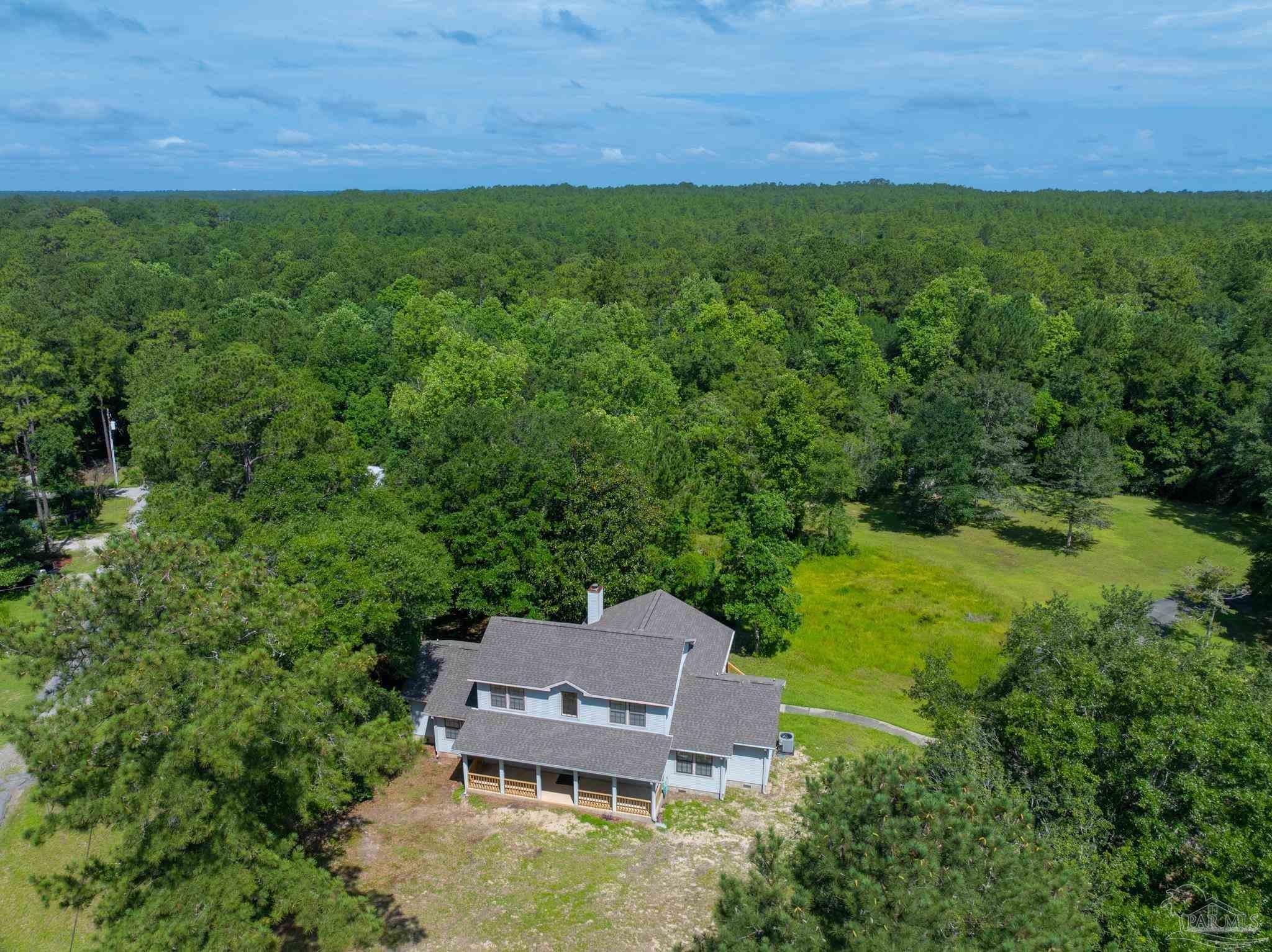 Property Photo: 5882 Willow Ln FL 32539