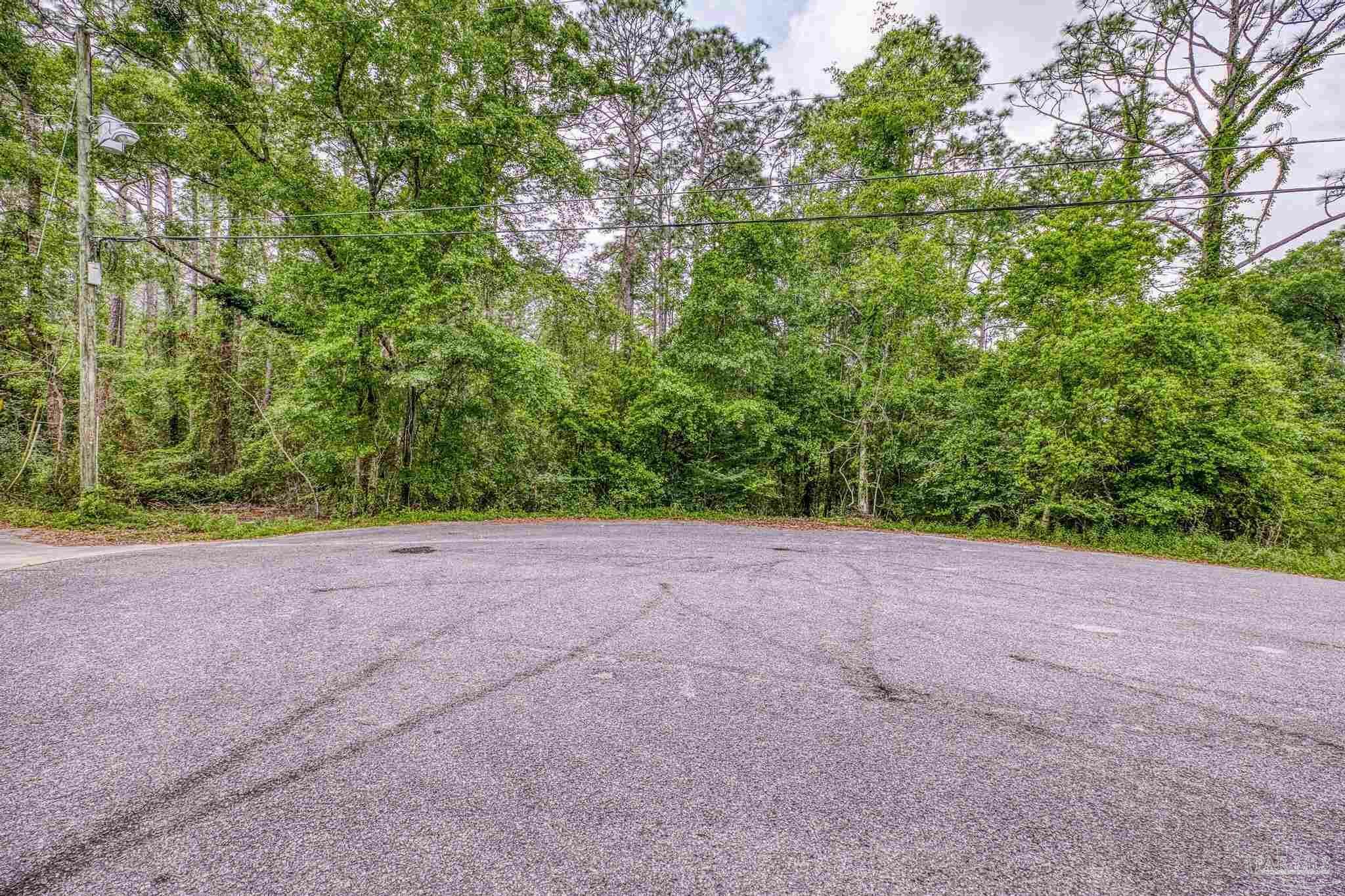 Property Photo: 1253 Tecumseh Ct FL 32514