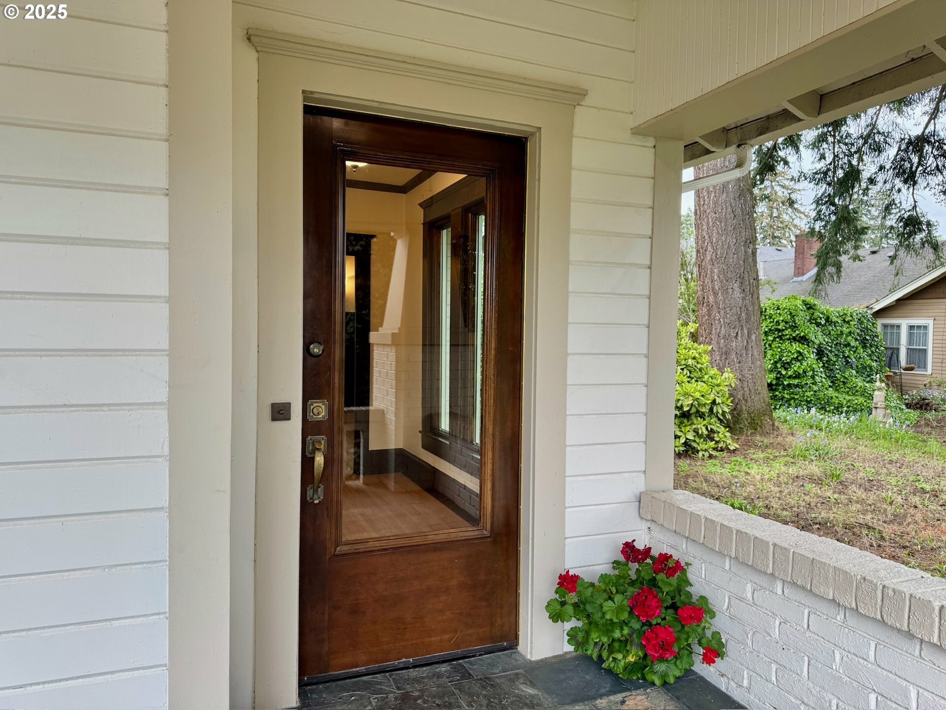 Property Photo:  1115 C St  WA 98671 