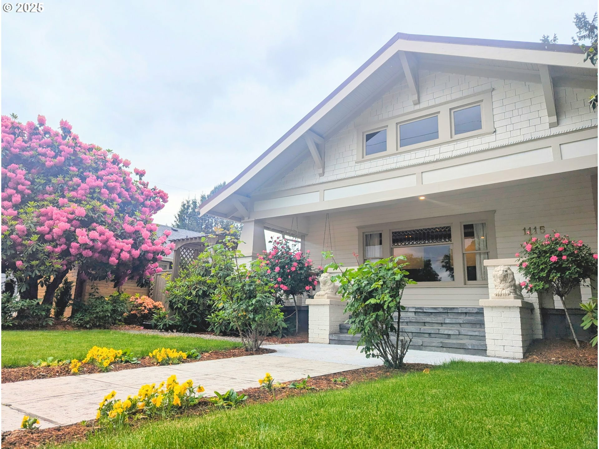 Property Photo: 1115 C St WA 98671