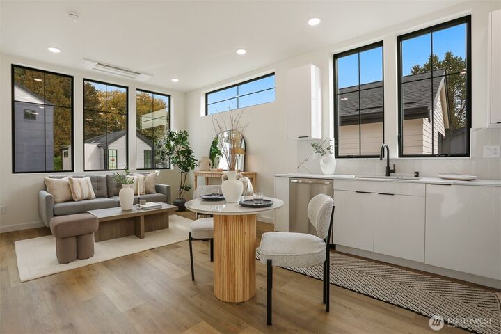 Property Photo:  2113 N 117th Street  WA 98133 