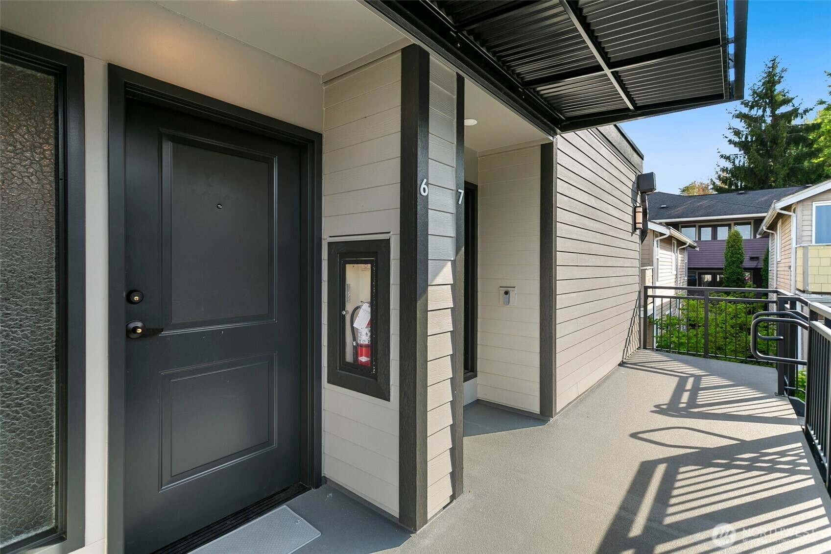 Property Photo: 2626 E Madison Street 6 WA 98112
