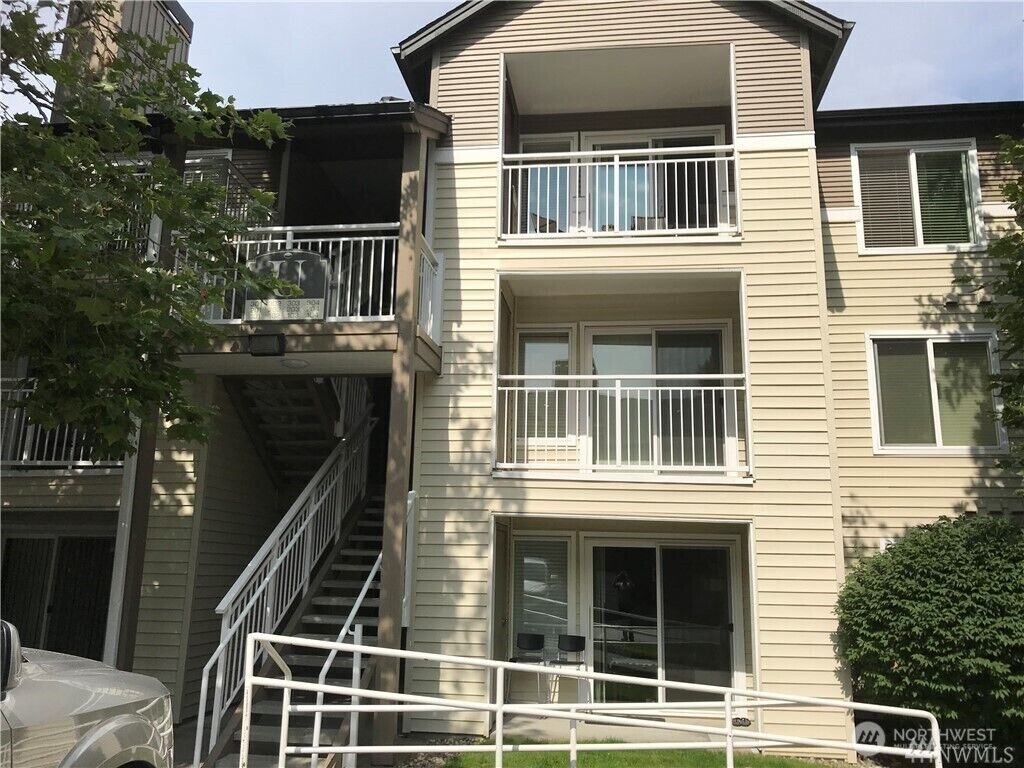 Property Photo:  12303  Harbour Pointe Boulevard Ee305  WA 98275 