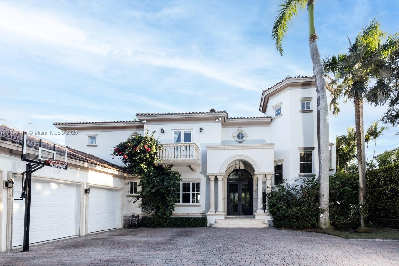 Property Photo:  