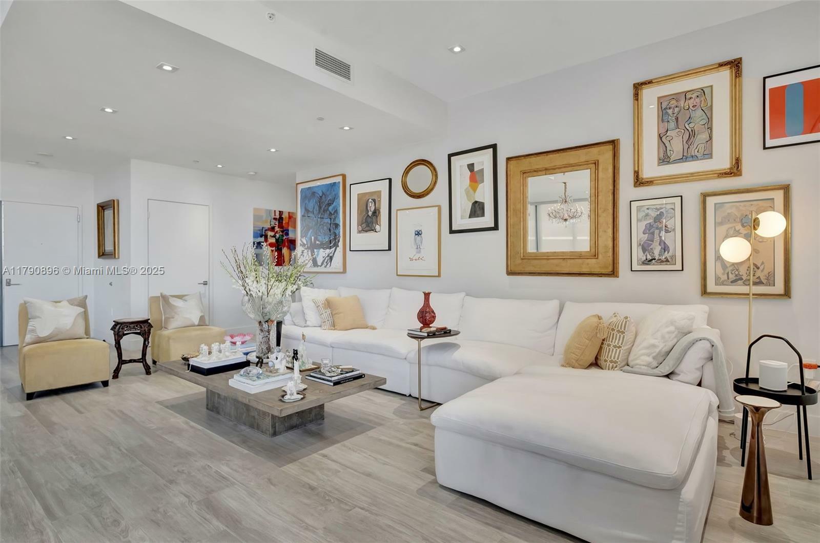 Property Photo: 55 SW 9th St Ph4501 FL 33130