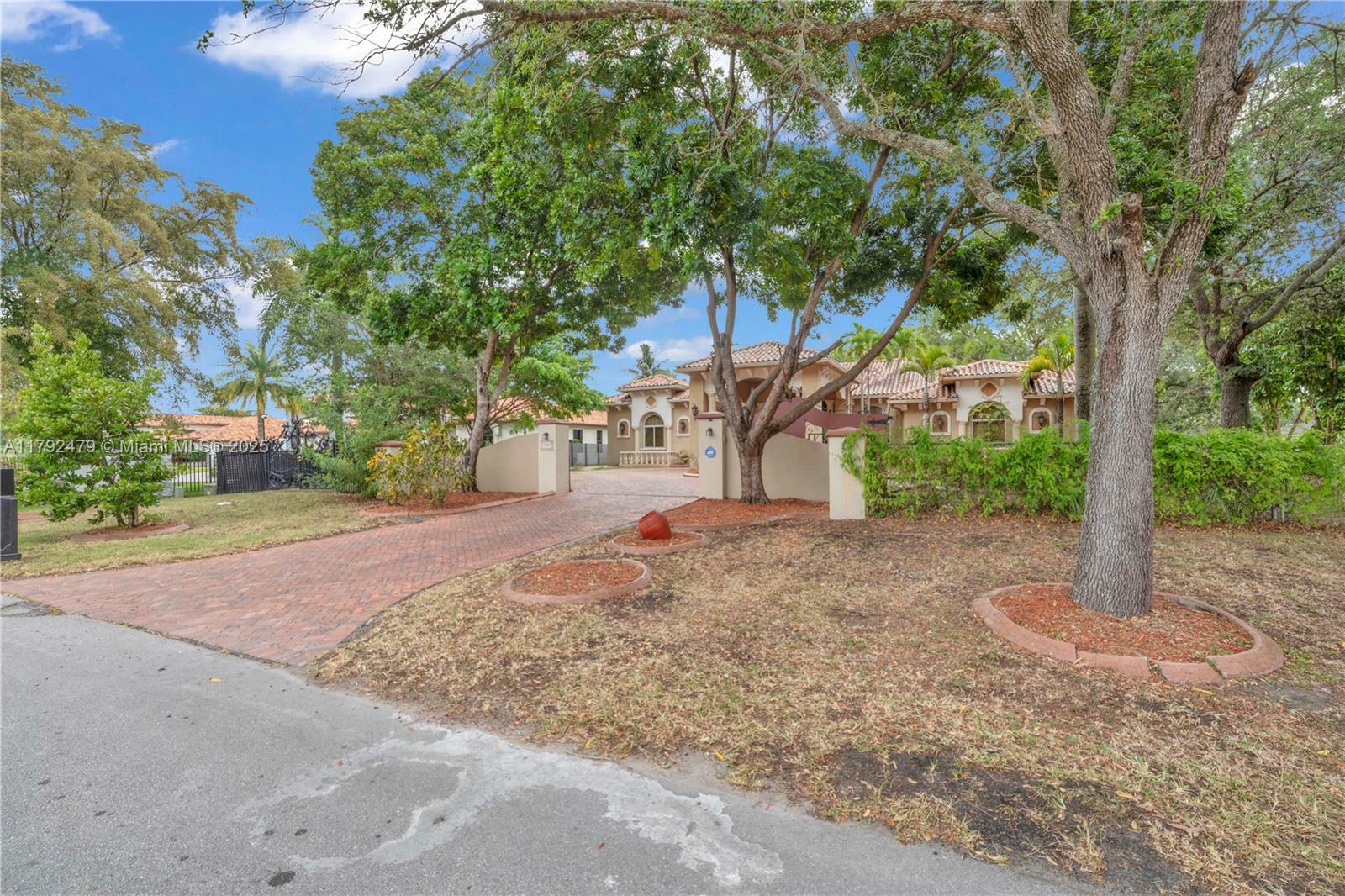 Property Photo: 7761 SW 122nd Ave FL 33183