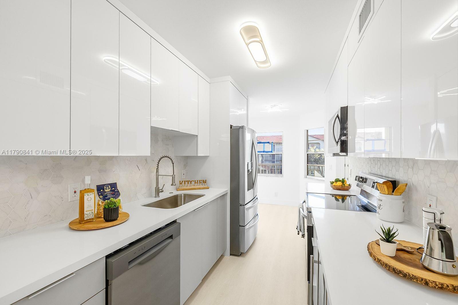 Property Photo: 13000 SW 15th Ct 310U FL 33027