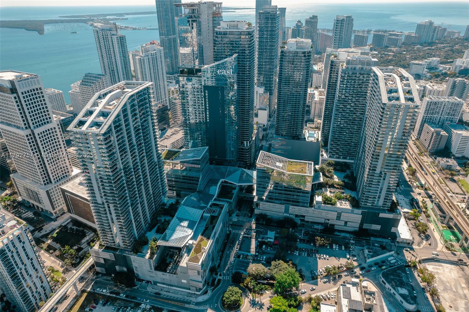 68 SE 6th St 1204  Miami FL 33131 photo