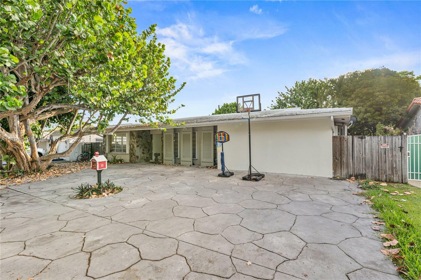 Property Photo: 3030 SW 77th Ct FL 33155