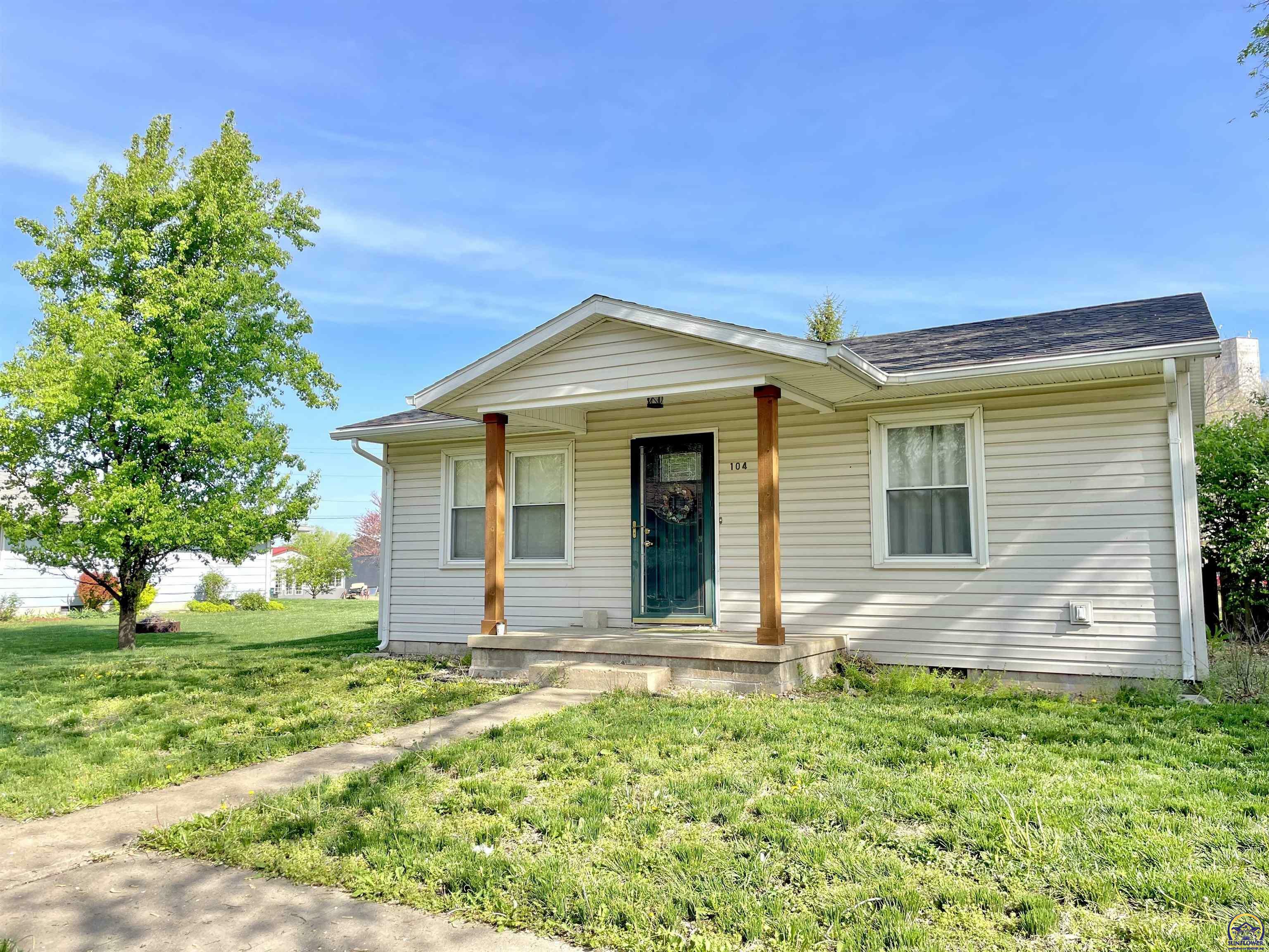 Property Photo: 104 E Palmer St KS 66512