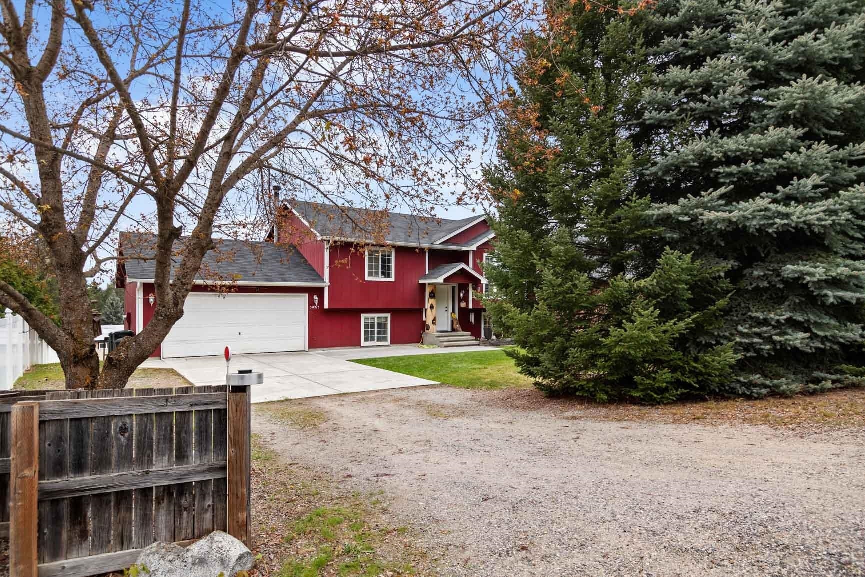 Property Photo: 38215 N Frontage Rd WA 99009