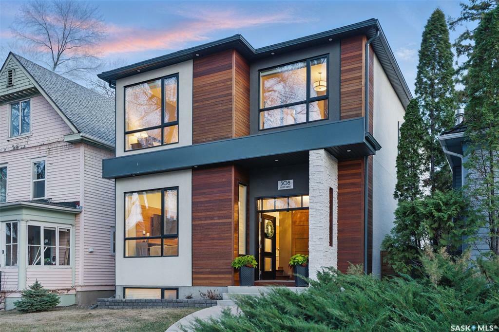 Property Photo: 308 10th Street E SK S7N 0C7