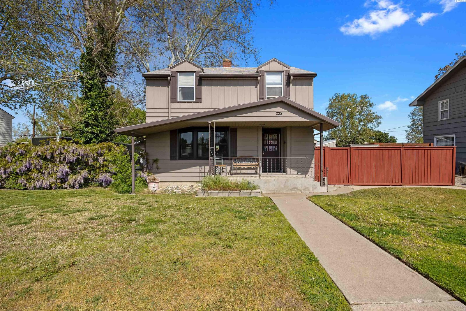 Property Photo: 222 Armistead Ave WA 99352