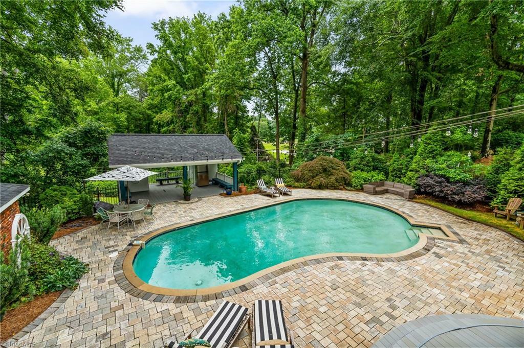 Property Photo: 40 Kemp Road E NC 27410