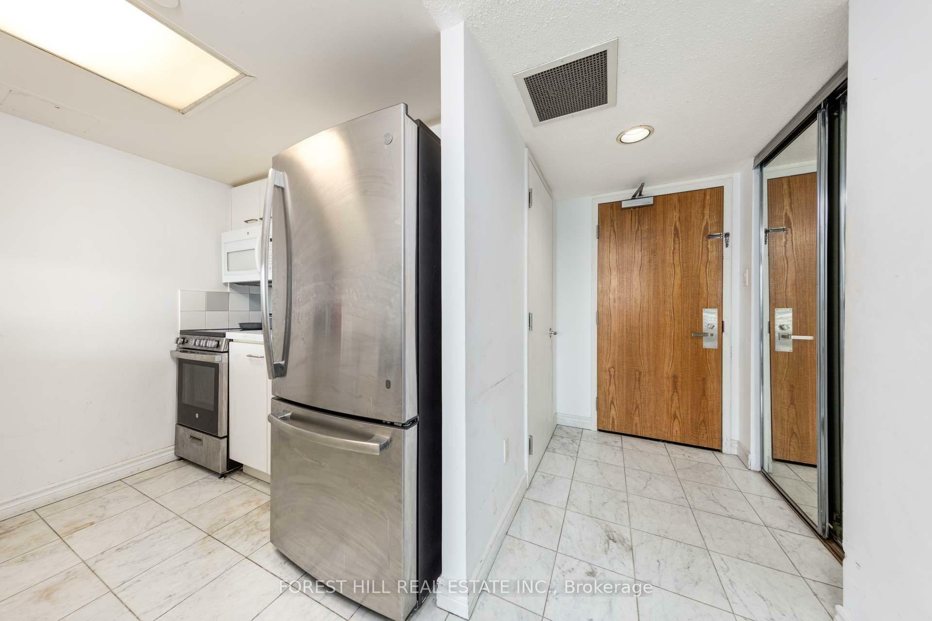 Property Photo: 38 Elm Street 2811 ON M5G 2K5