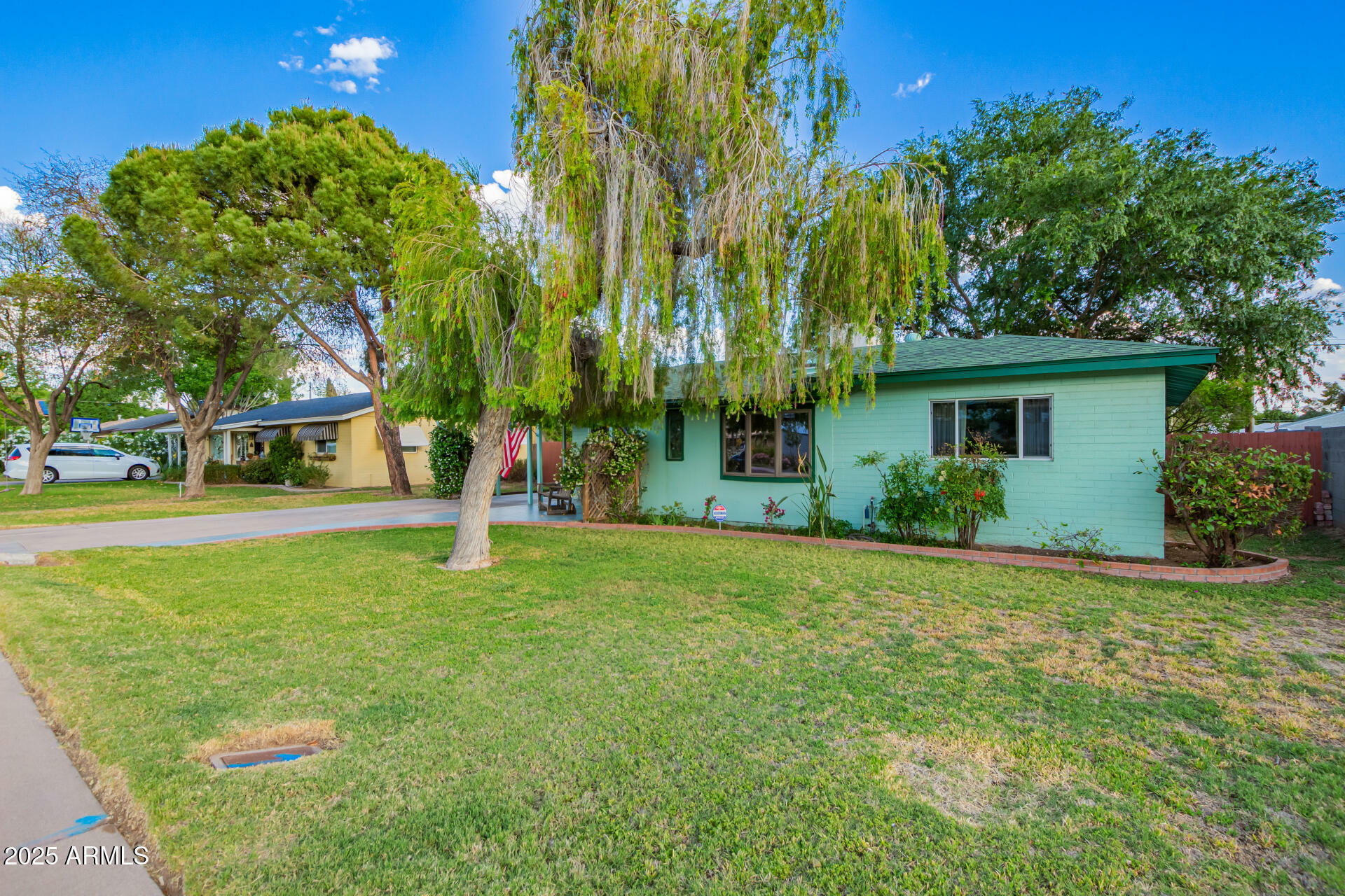Property Photo: 811 W Ocotillo Road AZ 85013