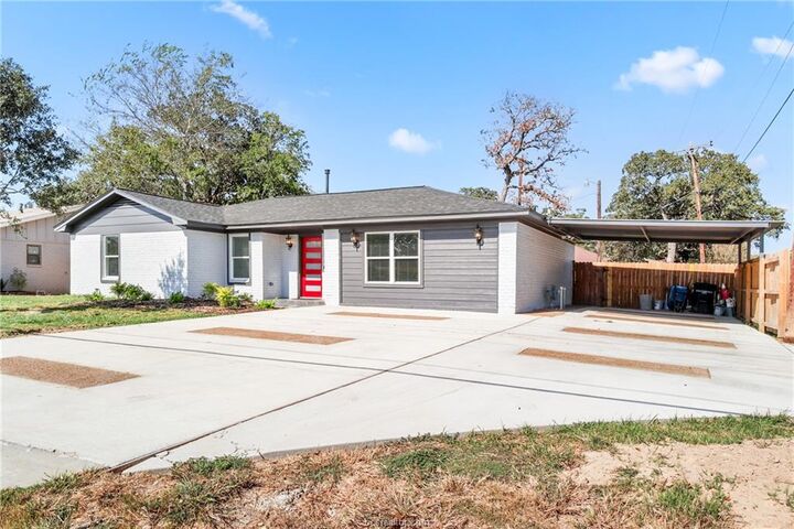 Property Photo: 3004 Woodville Road TX 77803