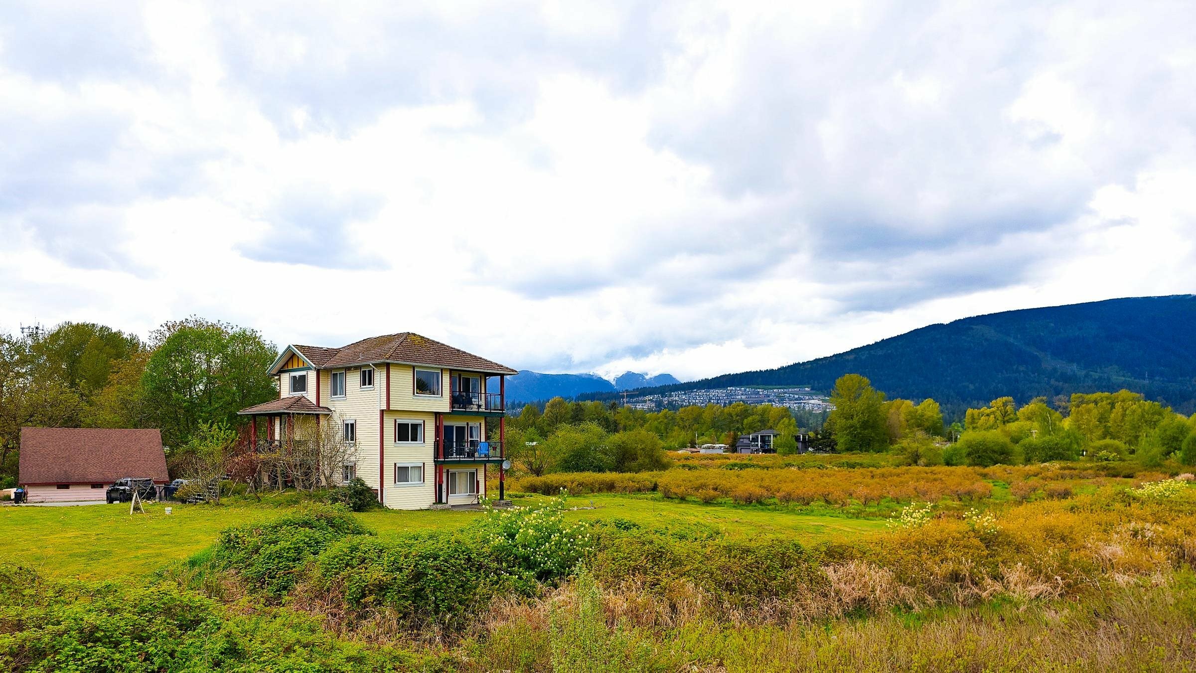 Property Photo: 325 Laurier Avenue BC V3E 3G1