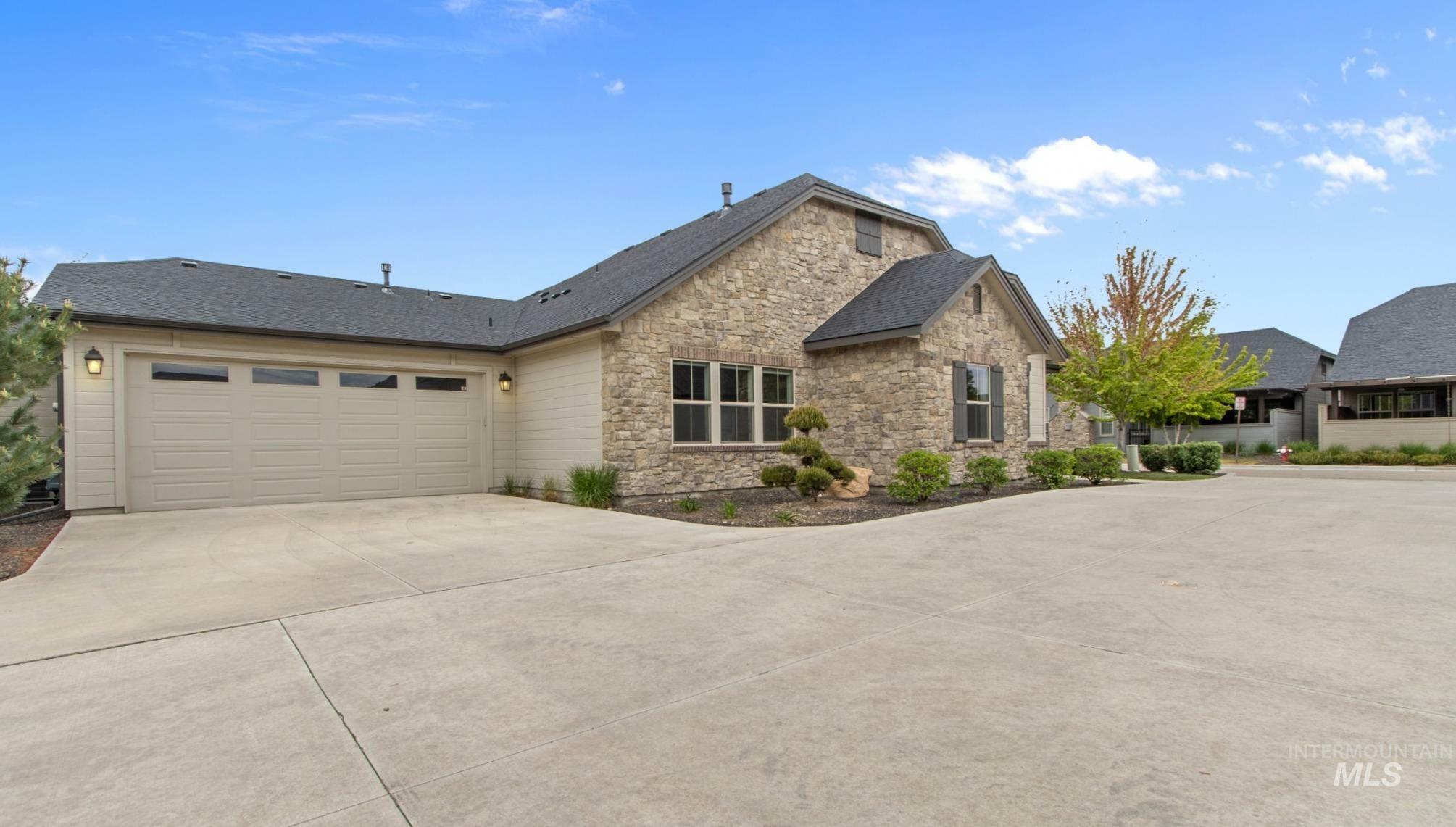 Property Photo: 4211 E Silverking Ln ID 83642